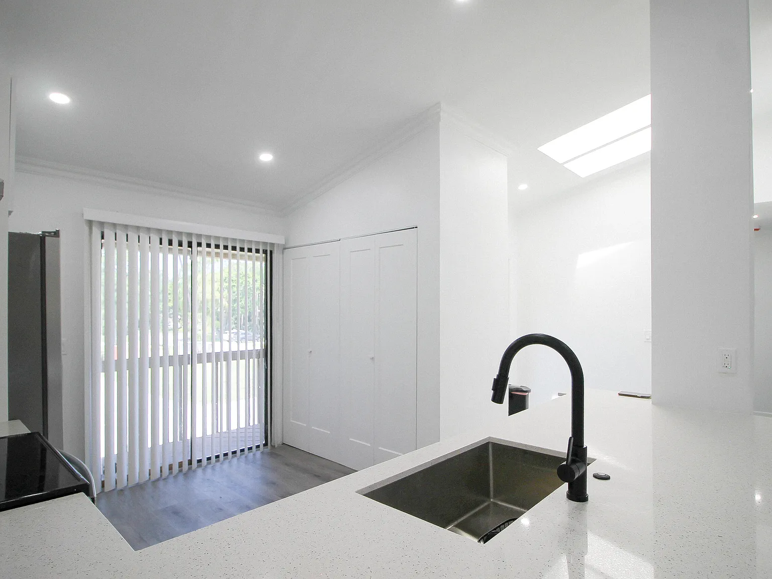 3 bed, 2.0 bath, 1300 sqft, $2,750 — Photo 3