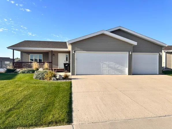 4715 Maltby St, Bismarck, ND 58503