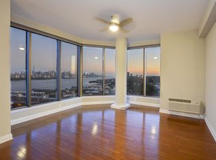 91 Gorge Rd, Edgewater, NJ 07020