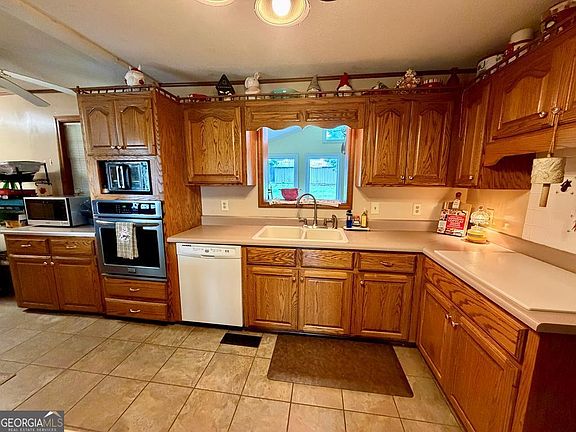 4th image of 57 Lakeside Dr