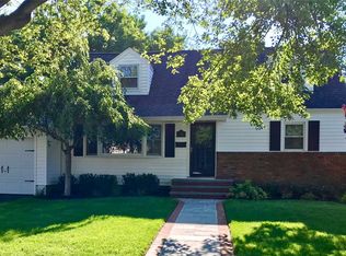 325 Pacific St, Massapequa Park, NY 11762