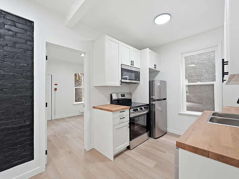 144 Arlington St — Photo 11