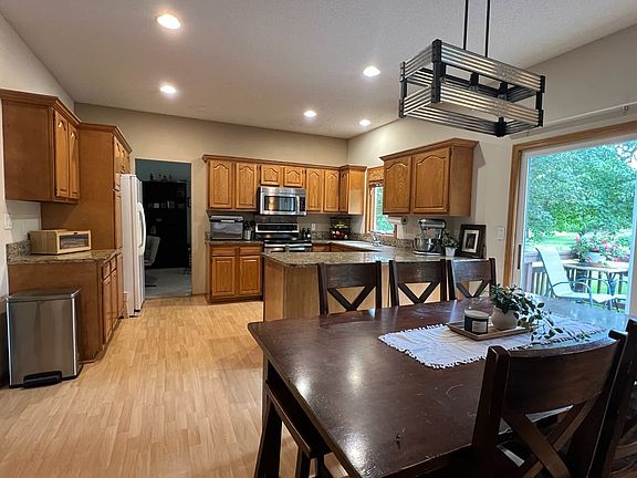 Dining area between Kitchen and living room