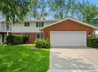 42712 Elizabeth Cir, Clinton Township, MI