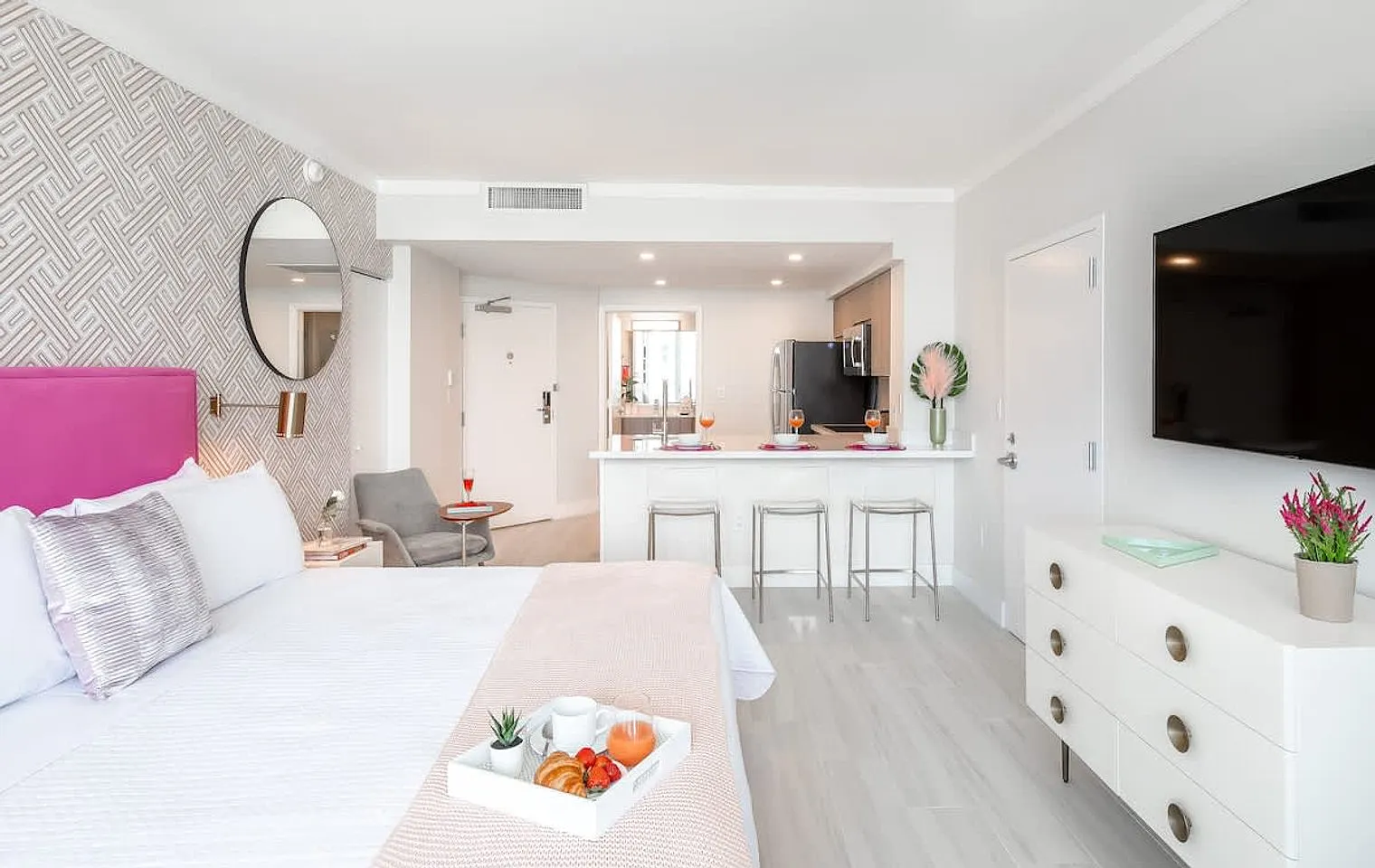 Studio, 1.0 bath, 322 sqft, $3,885 — Photo 2