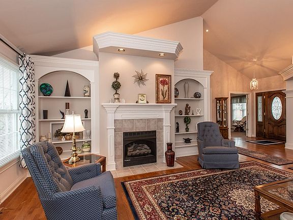 4th image of 4495 Saint Cloud Way