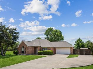 1220 Hillview Dr, Waxahachie, TX 75165