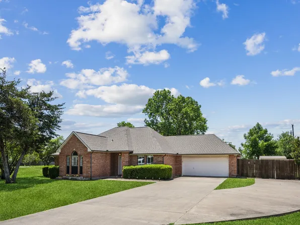 1220 Hillview Dr, Waxahachie, TX 75165