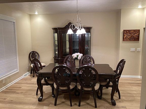5th image of 105 Stratford Dr