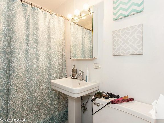 5th image of 613 W Arlington Pl #1711