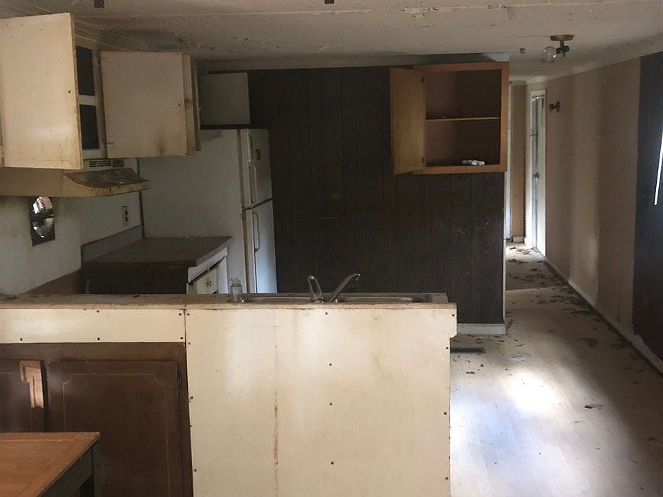 2nd image of 207 Sylvia Ave
