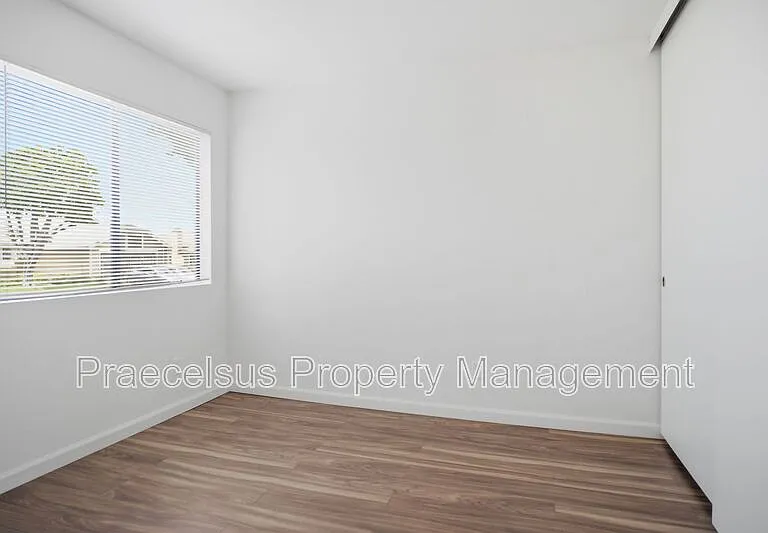 631 Hampshire Ln — Photo 16
