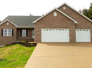 426 Gnarlyvine Ct, Washington, MO 63090