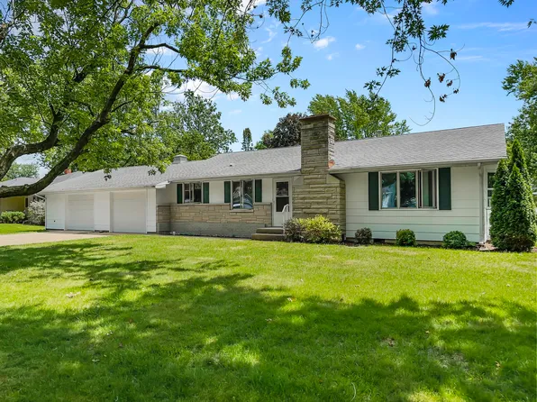 404 S Ralph St, Watseka, IL 60970