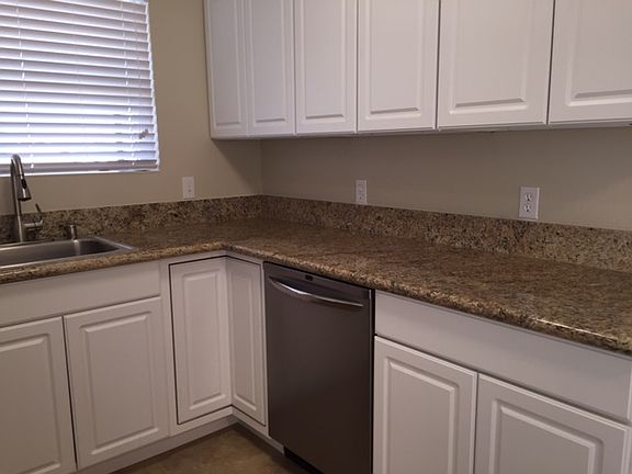 5th image of 906 Meyers Ct