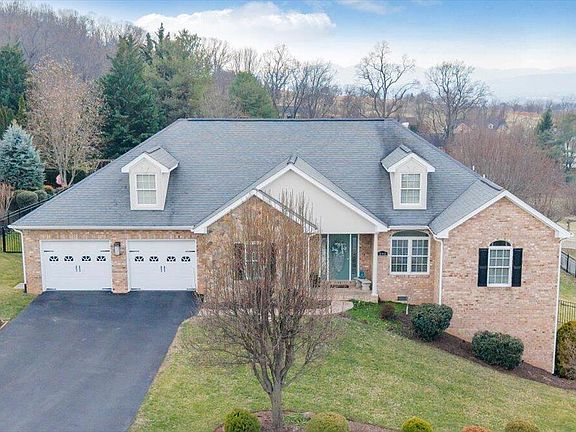 3rd image of 390 Stoneledge Dr