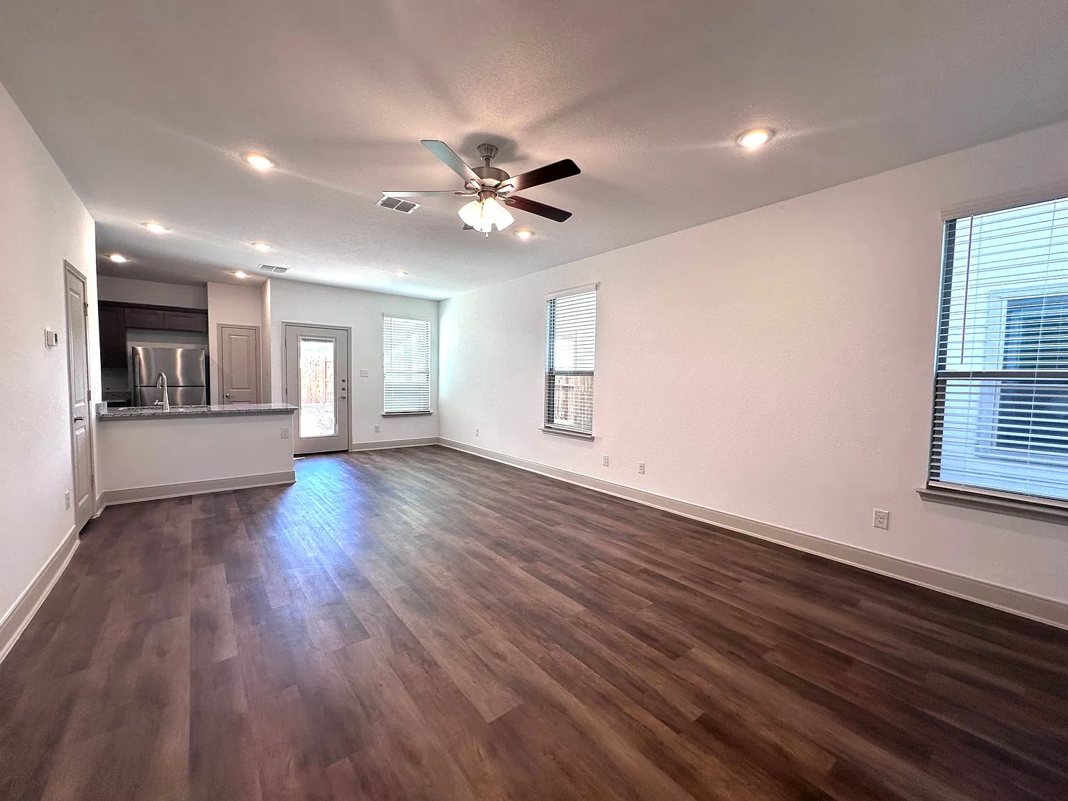 Charming Duplex in Magnolia Village featuring 3 bedrooms & 2.5 baths in 1,505 square feet of livi... — Photo 4
