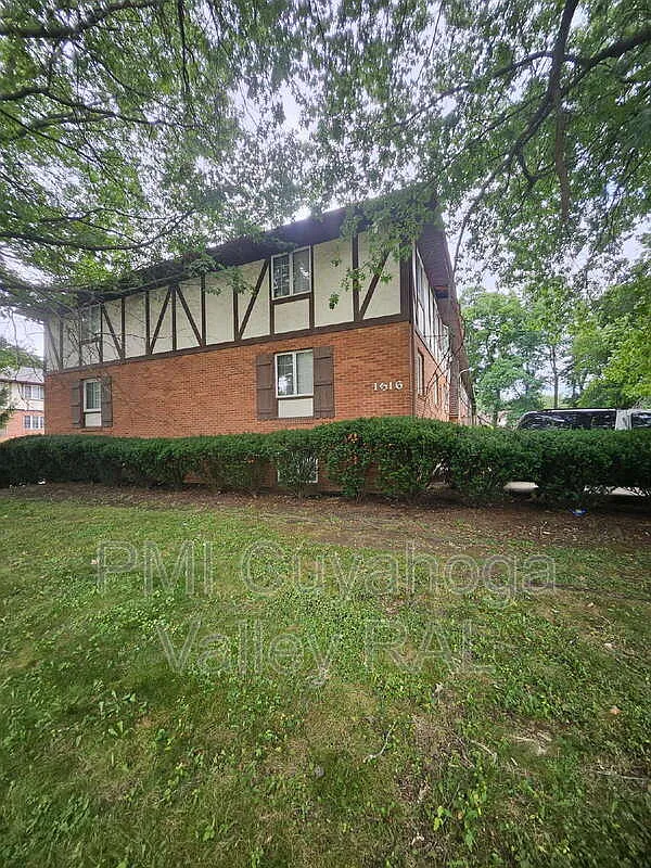 2 bed, 1.5 bath, 864 sqft, $995 — Photo 1