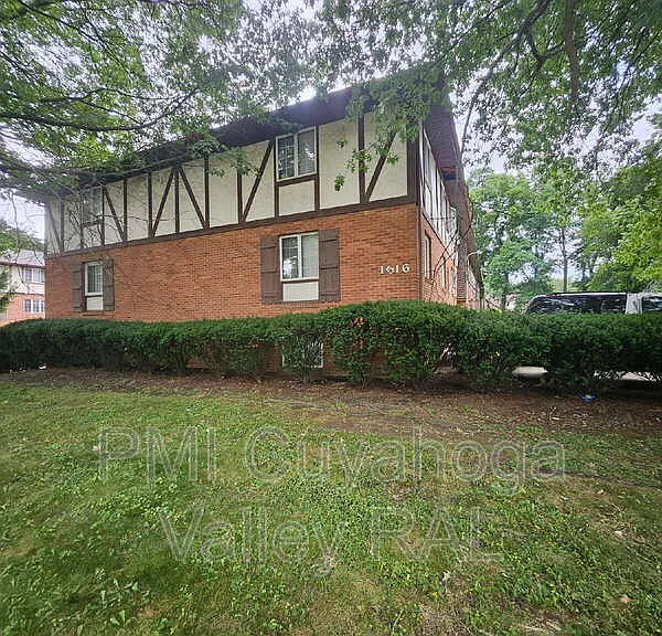 1516 W Market St #11 — Photo 2