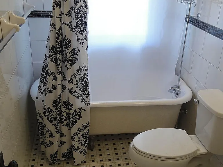324 Moffett Ct N — Photo 19