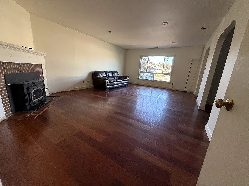 3 bed, 1487 sqft, $3,300 — Photo 1