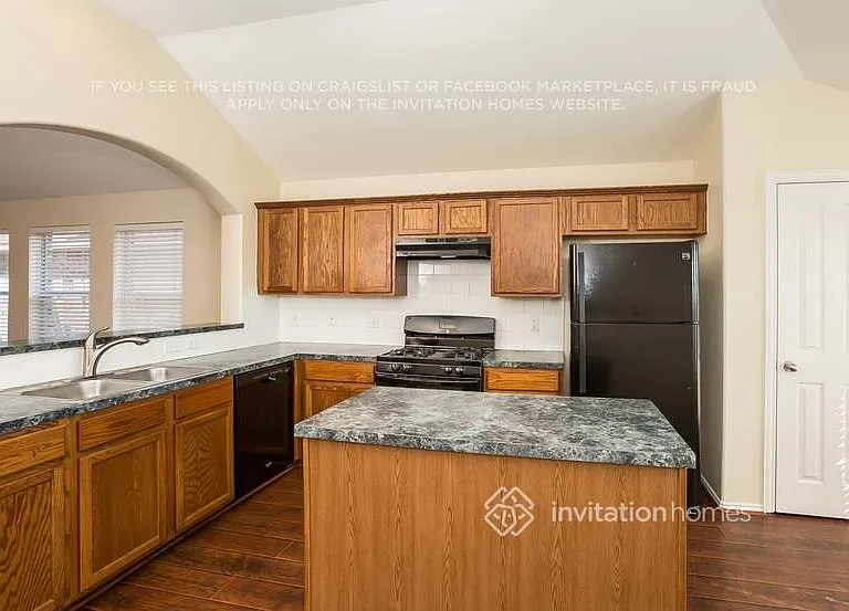 19811 Whispering Hollow Ln — Photo 7