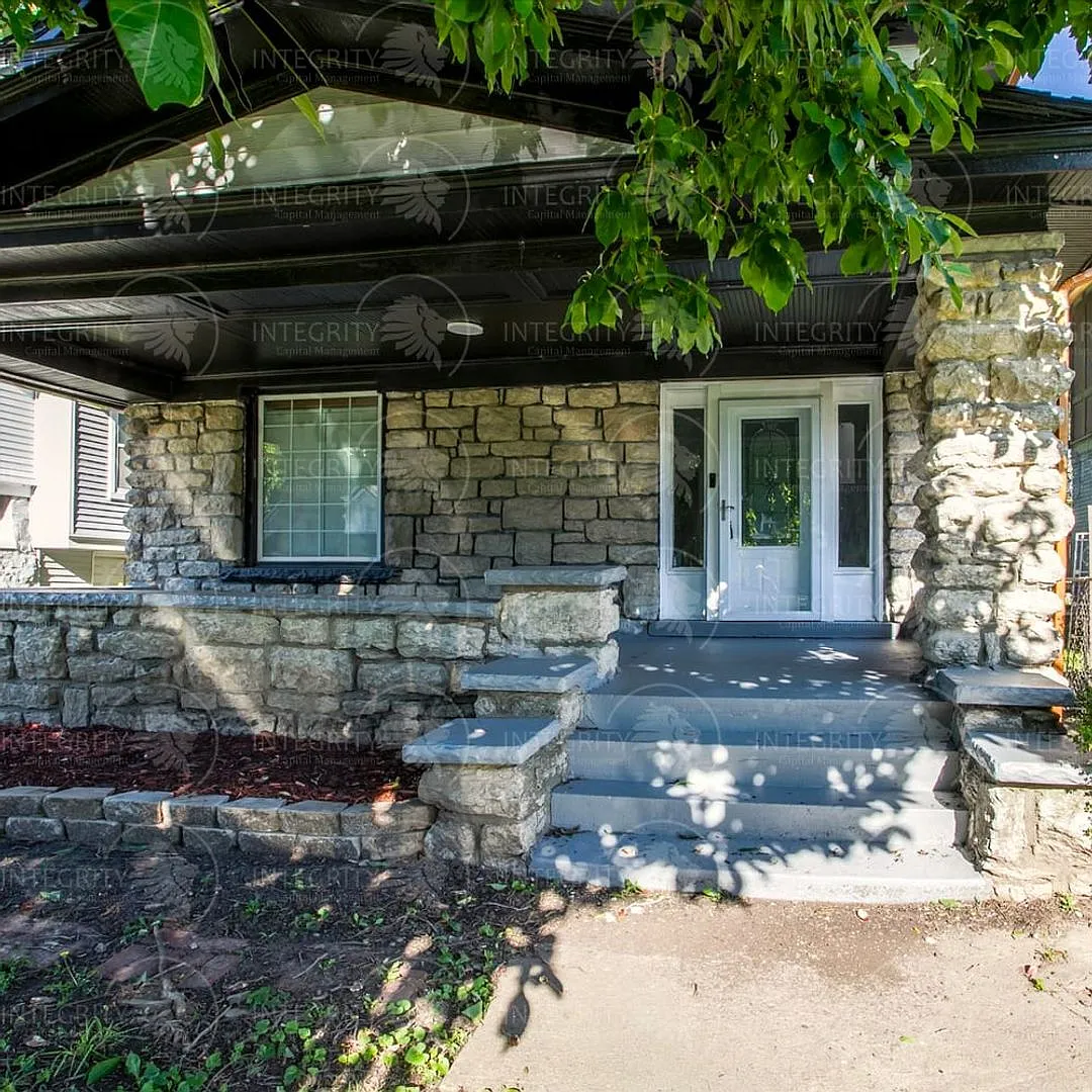 Move fast on this one. Apply within 24 hours of your showing and lock in $250 off your monthly re... — Photo 3