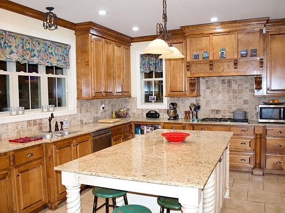 4th image of 136 Merlot Dr