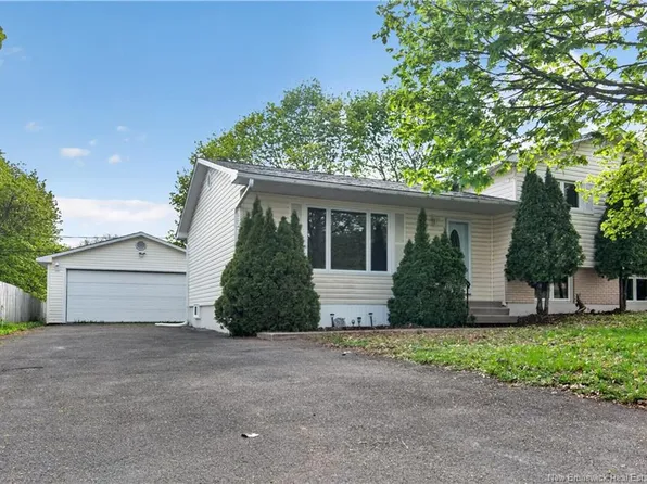 551 Lafleur St, Dieppe, NB E1A 5V2