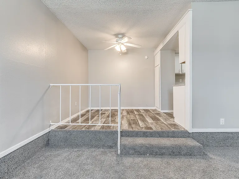 Fairfax Apartments — Photo 20