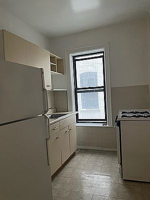 3rd image of 3080 32nd St APT 3