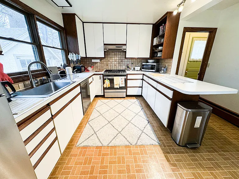 118 Wait Ave — Photo 10