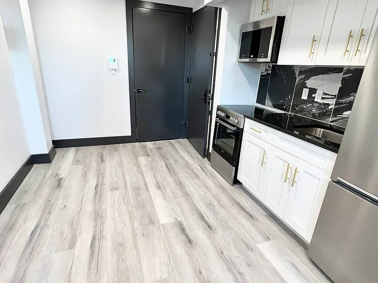868 New York Ave #6 — Photo 3