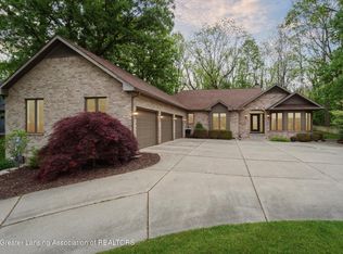 12728 Oneida Woods Trl, Grand Ledge, MI