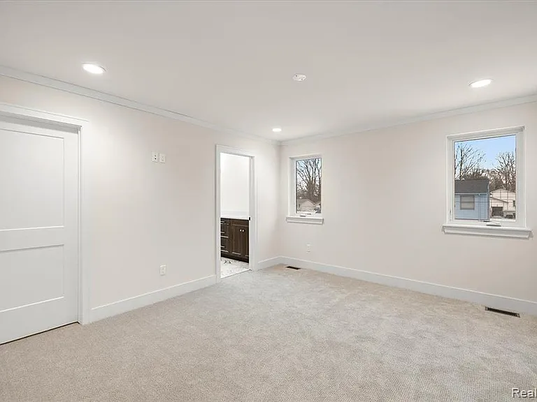 2911 Walsh Dr — Photo 27
