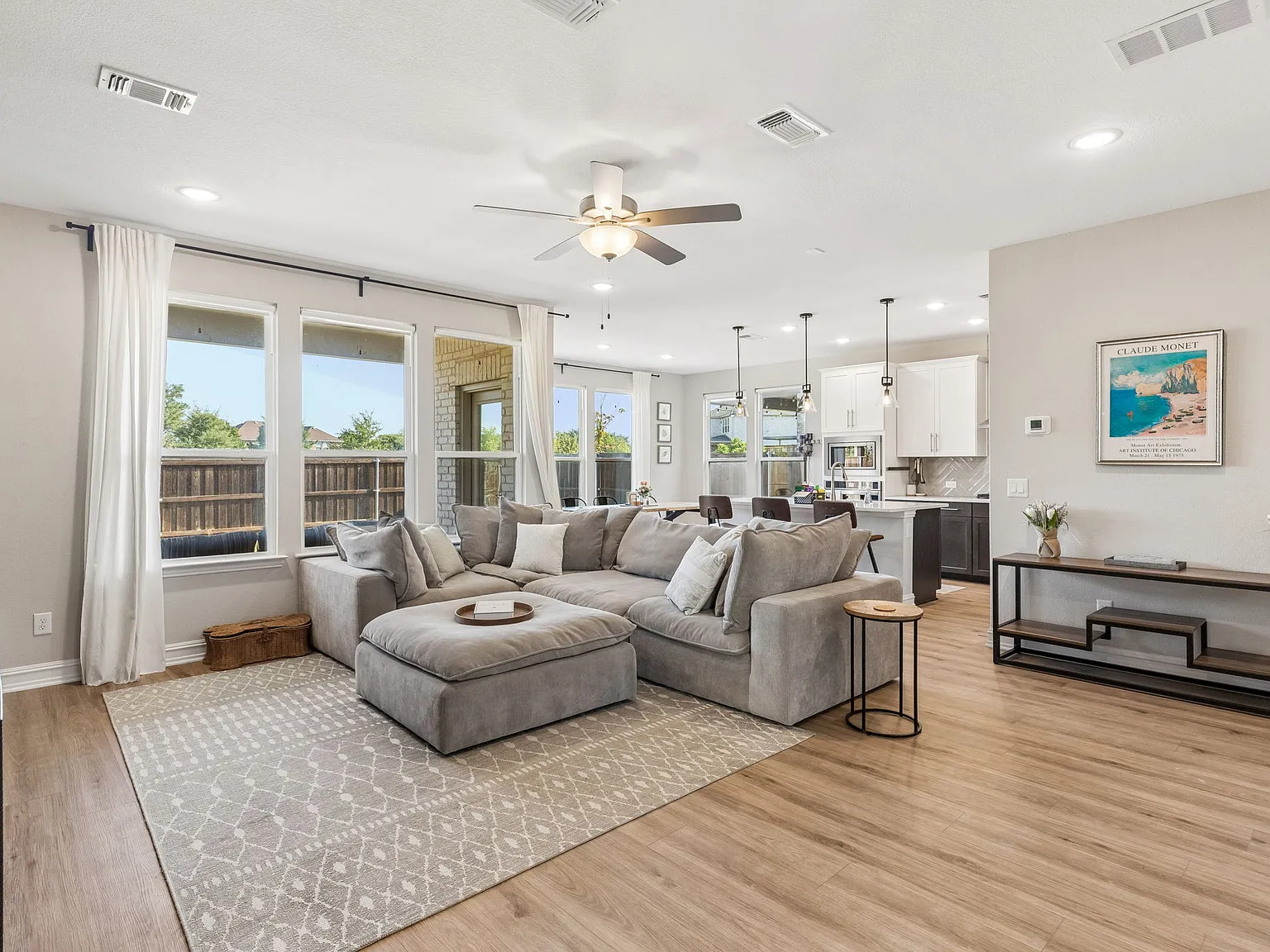 3 bed, 2.5 bath, 2179 sqft, $8,100 — Photo 2