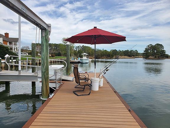 5th image of 18 Canal Dr