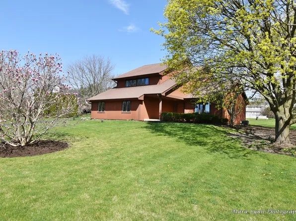 41W550 E Woodland Dr, Saint Charles, IL 60175