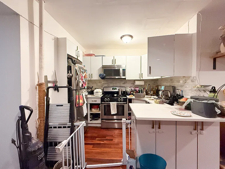 162 Halsey St #1 — Photo 10
