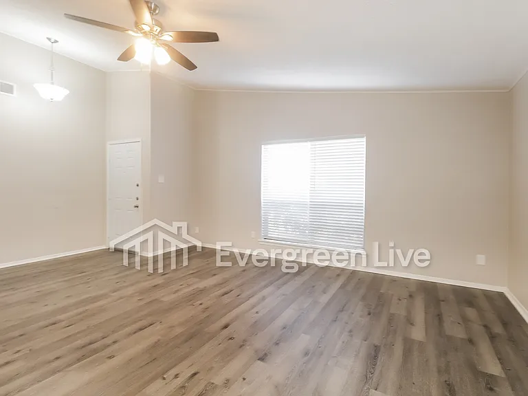 2404 Heathercrest Dr — Photo 5