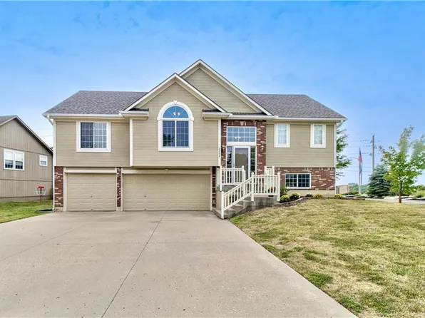 2202 NE 24th St, Blue Springs, MO 64029