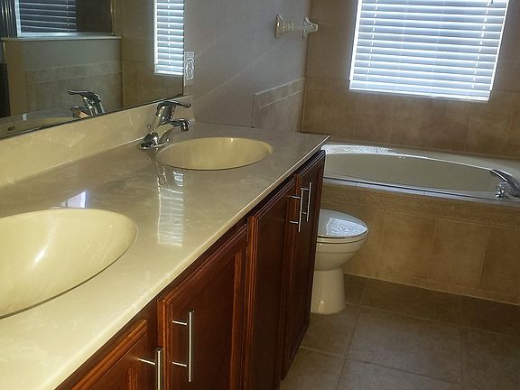 4th image of 908 Salerno Ct