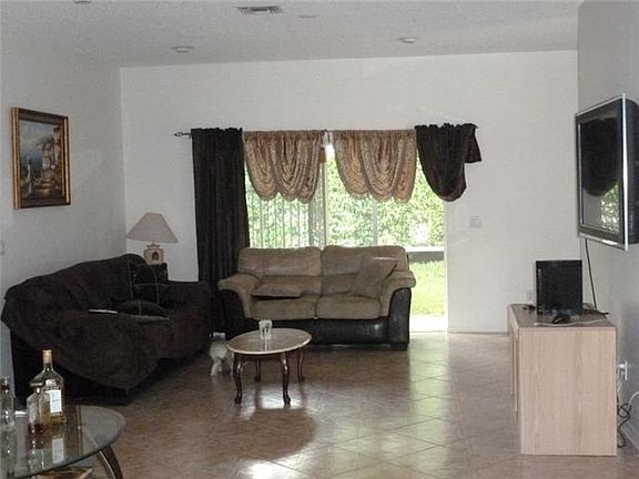 5th image of 10835 Fillmore Dr