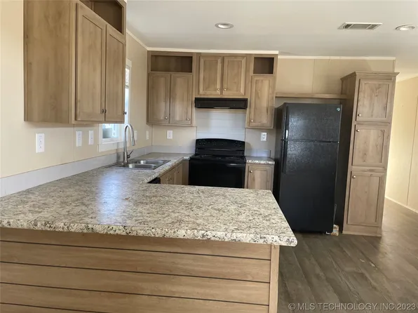 1219 W Wettack Ave, Nowata, OK 74048