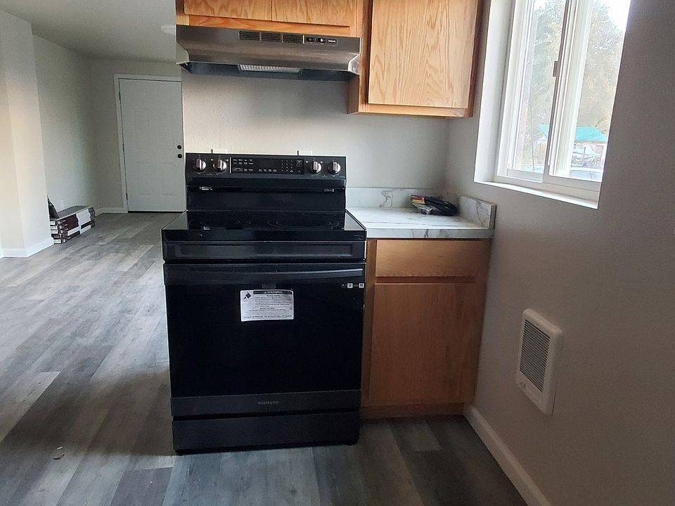 1st image of 610 Rainier Ave E #3