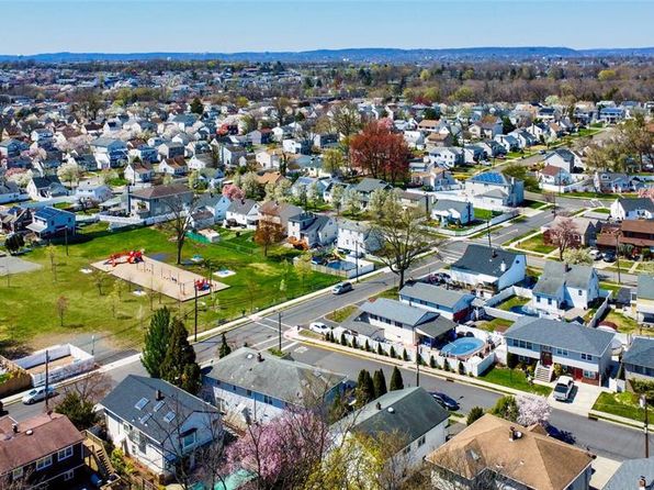 9 Redstone Ln, Lodi, NJ 07644