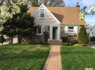 934 Van Buren Ave, Franklin Square, NY 11010