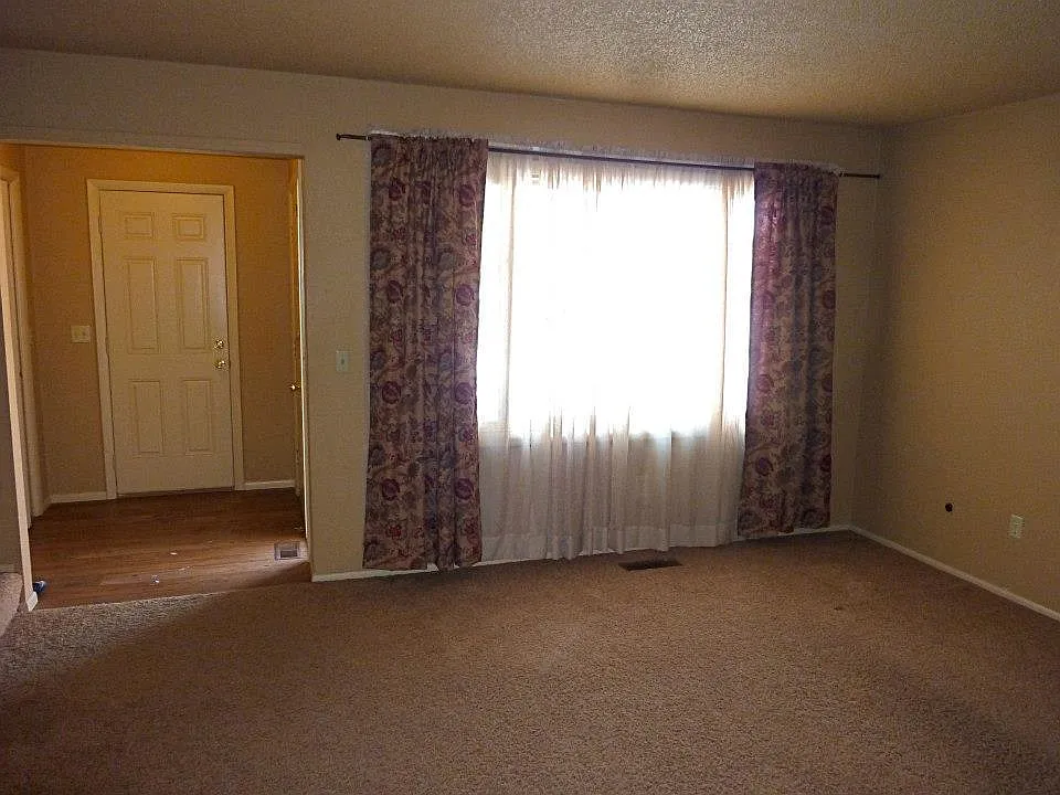 Cute & Clean 3 bedroom Townhome in the Heights — Photo 3