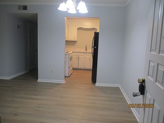 4th image of 107 Carriage House Dr #107