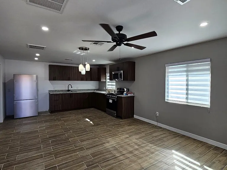 661 Jervis Dr #2 — Photo 1